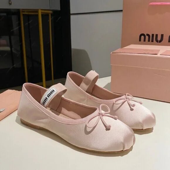 Miu Miu White Ballet Flats with Bow - Picture 3 of 8
